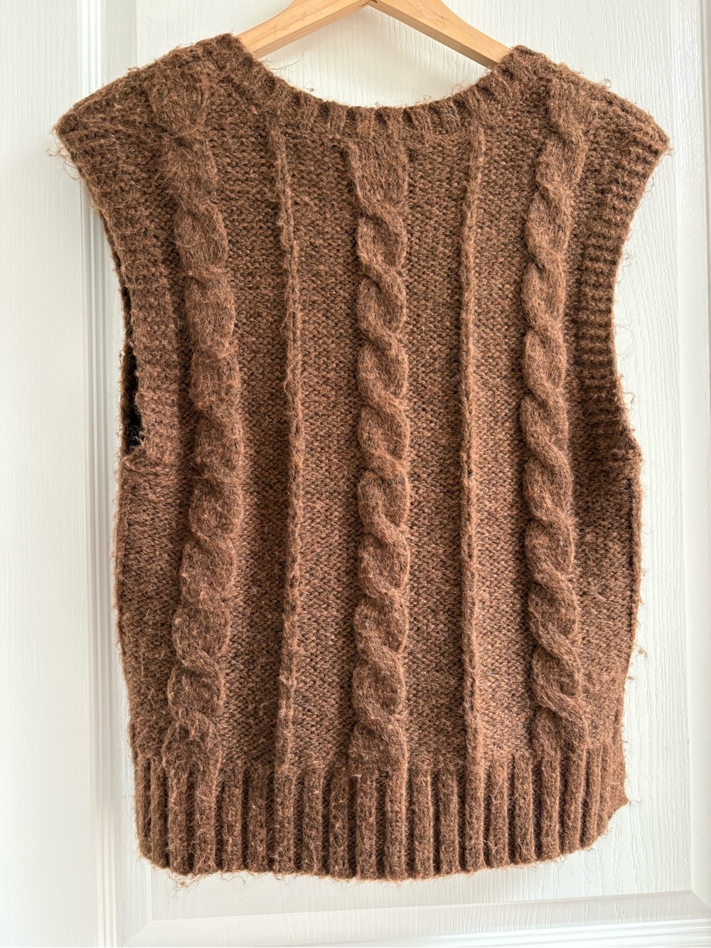 American Eagle Outfitters Brown Cable Knit V-Neck Sweater Vest - Picture 3 of 4